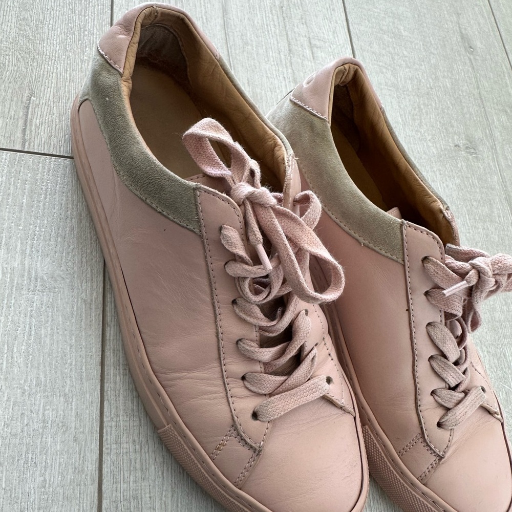 KOIO pink sneaker size 7